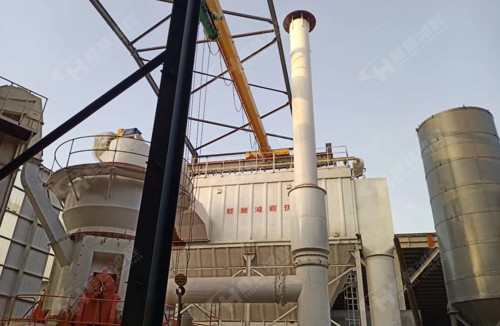 HLM1700鋁礬土立磨生產(chǎn)線山西呂梁安裝現(xiàn)場 HLM1700鋁礬土立磨生產(chǎn)線山西呂梁安裝現(xiàn)場